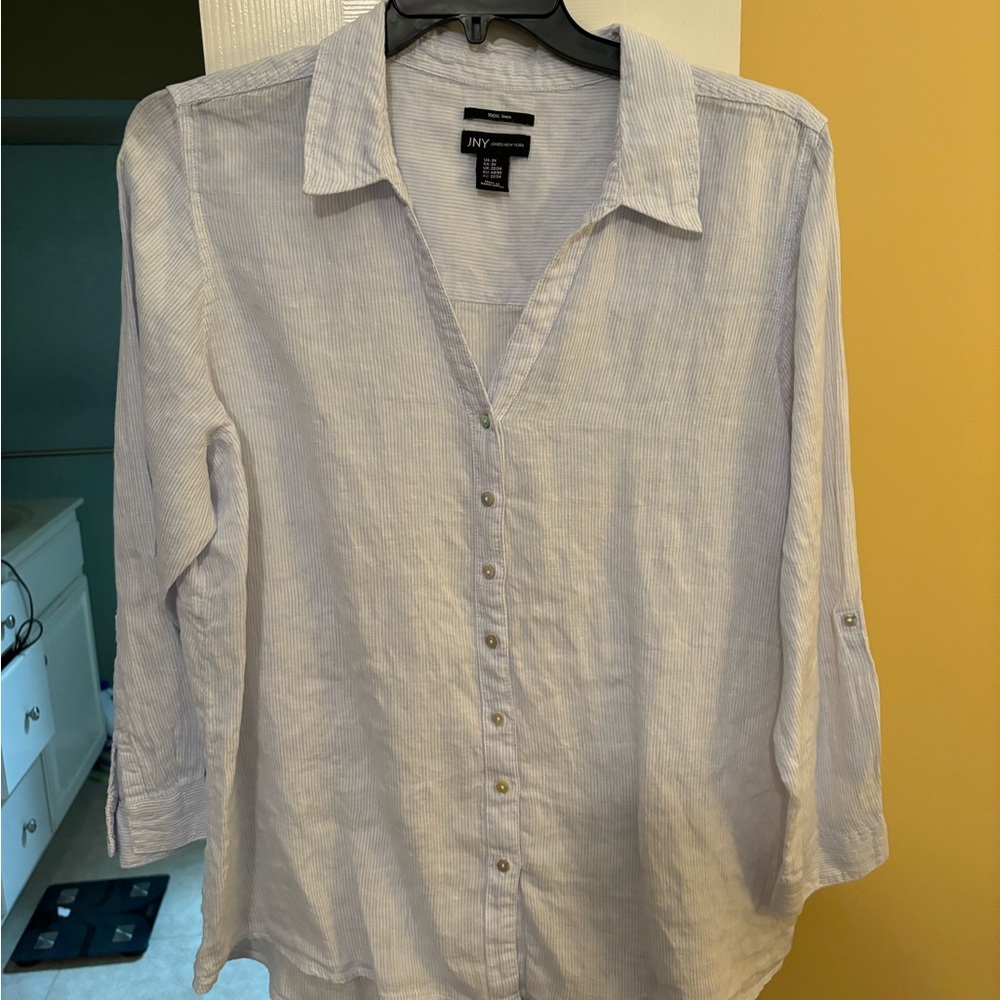 Linen button down 2x. Excellent condition.